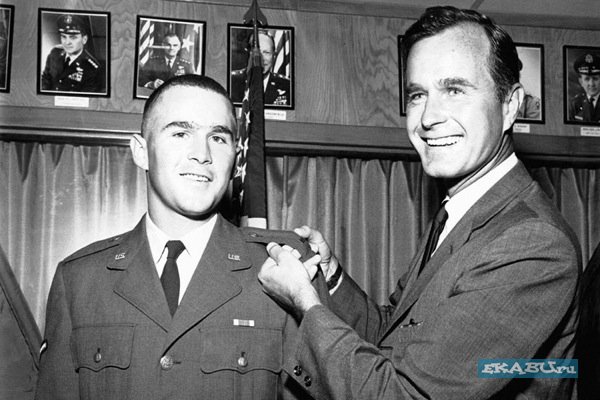 George W. Bush jr. with his father George H. W. Bush